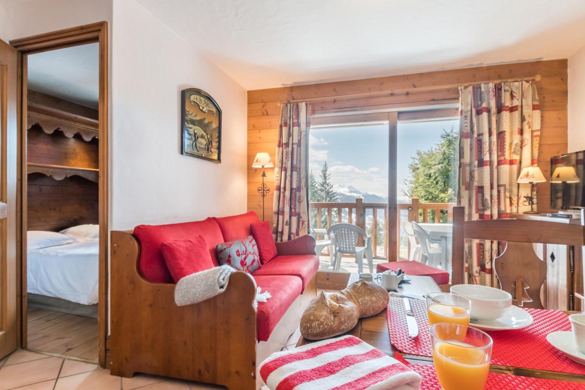 One-Bedroom Apartment Sleeping Alcove Balcony